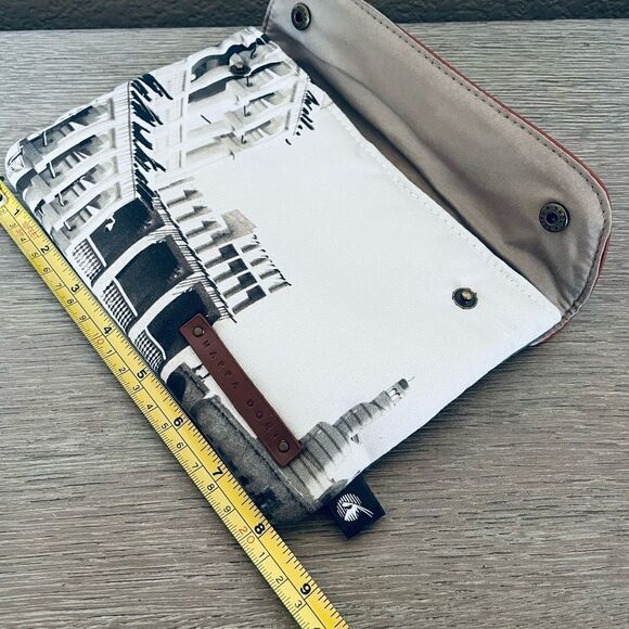 Qatar Airlines Nappa Dori First Class Amenity Kit Travel Bag - Picture 4 of 4